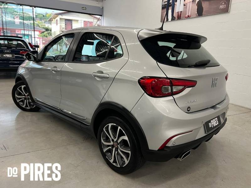 FIAT - ARGO 1.8 E.TORQ FLEX HGT AT6 - 2019/2019 - PRATA - R$ 72.900,00