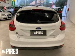 FORD - FOCUS - 2014/2015 - Branca - R$ 59.900,00