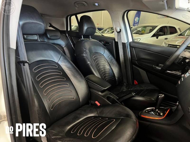 FIAT - BRAVO 1.8 ABSOLUTE 16V FLEX 4P AUTOMATIZADO - 2011/2012 - BRANCA - R$ 34.900,00