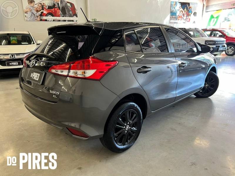 TOYOTA - YARIS 1.5 16V XL PLUS TECH FLEX AUTOMÁTICO - 2021/2022 - CINZA - R$ 84.900,00