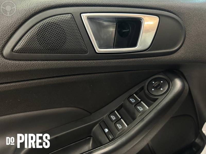 FORD - FIESTA 1.6 TITANIUM HATCH 16V FLEX 4P AUTOMÁTICO - 2018/2018 - BRANCA - R$ 61.900,00
