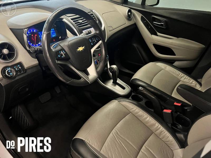 CHEVROLET - TRACKER 1.8 MPFI LTZ 4X2 16V FLEX 4P AUTOMÁTICO - 2014/2015 - BRANCA - R$ 72.900,00
