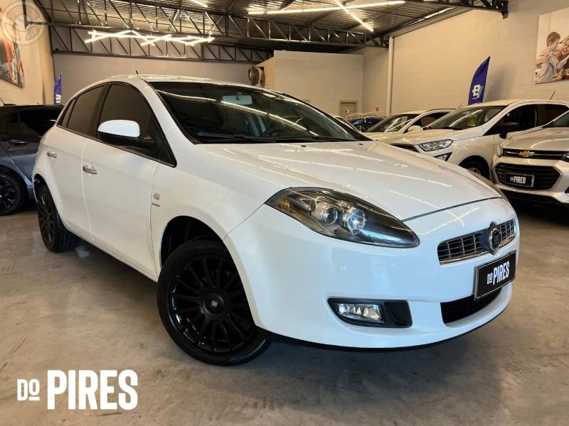 FIAT - BRAVO 1.8 ABSOLUTE 16V FLEX 4P AUTOMATIZADO - 2011/2012 - BRANCA - R$ 34.900,00