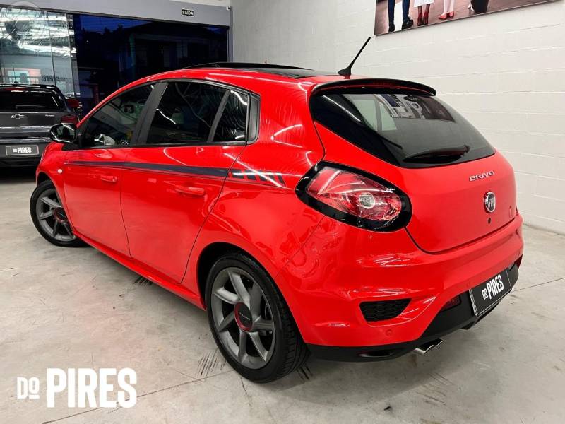 FIAT - BRAVO 1.8 SPORTING 16V FLEX 4P MANUAL - 2015/2016 - VERMELHA - R$ 62.500,00