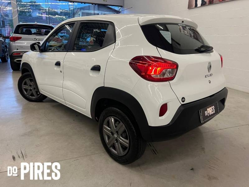 RENAULT - KWID 1.0 12V SCE FLEX ZEN MANUAL - 2022/2023 - BRANCA - R$ 49.900,00