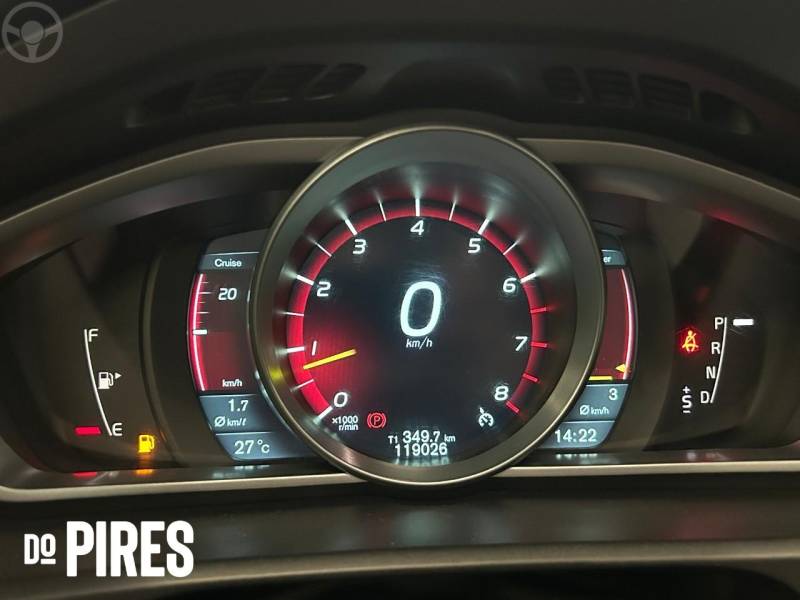 VOLVO - V40 2.0 T4 DYNAMIC TURBO 4P AUTOMÁTICO - 2013/2014 - PRETA - R$ 69.900,00