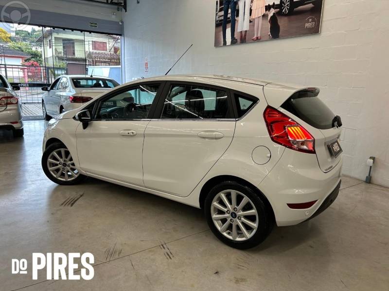 FORD - FIESTA 1.6 TITANIUM HATCH 16V FLEX 4P AUTOMÁTICO - 2018/2018 - BRANCA - R$ 61.900,00