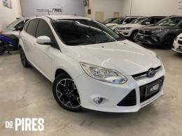 FORD - FOCUS - 2014/2015 - Branca - R$ 59.900,00