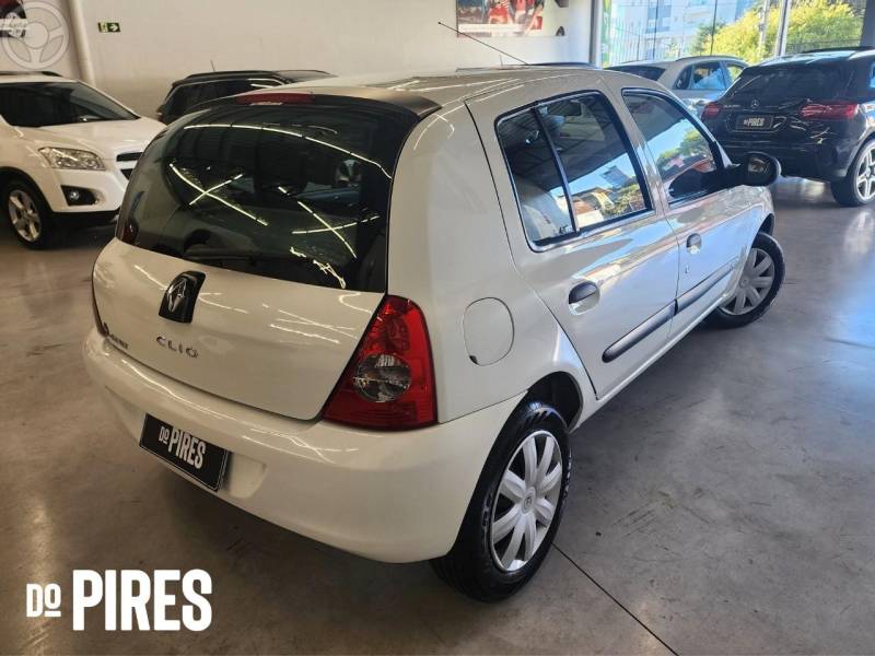 RENAULT - CLIO 1.0 16V FLEX 4P MANUAL - 2012/2012 - BRANCA - R$ 28.900,00