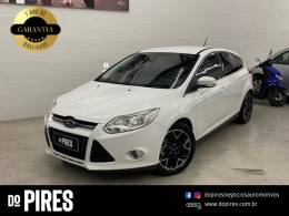 FORD - FOCUS - 2014/2015 - Branca - R$ 59.900,00