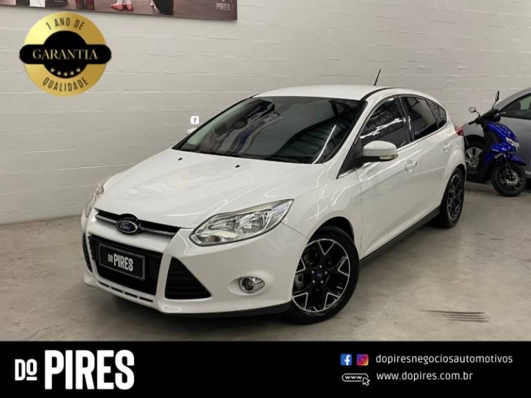 FORD - FOCUS - 2014/2015 - Branca - R$ 59.900,00