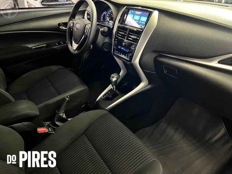 TOYOTA - YARIS 1.5 16V XL PLUS TECH FLEX AUTOMÁTICO - 2021/2022 - CINZA - R$ 84.900,00
