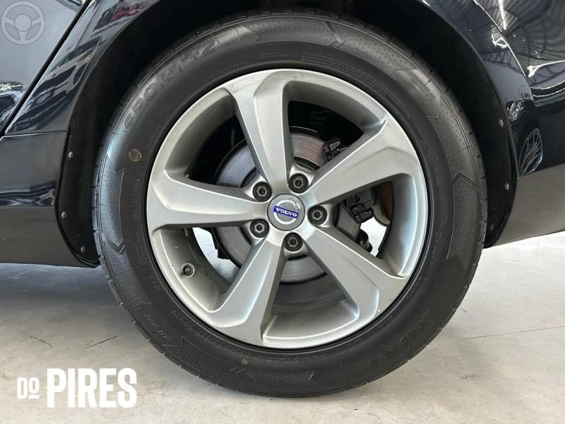 VOLVO - V40 2.0 T4 DYNAMIC TURBO 4P AUTOMÁTICO - 2013/2014 - PRETA - R$ 69.900,00