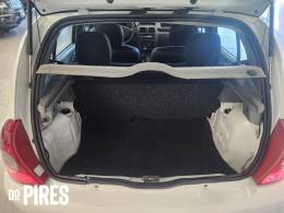 RENAULT - CLIO 1.0 16V FLEX 4P MANUAL - 2012/2012 - BRANCA - R$ 28.900,00