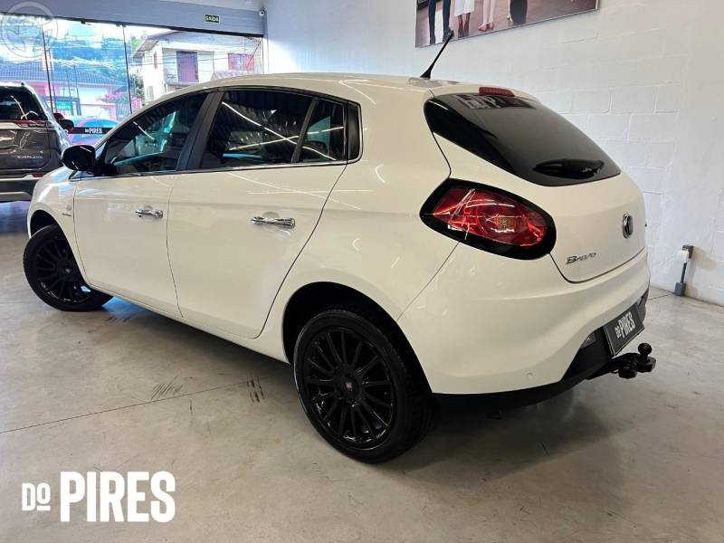 FIAT - BRAVO 1.8 ABSOLUTE 16V FLEX 4P AUTOMATIZADO - 2011/2012 - BRANCA - R$ 34.900,00