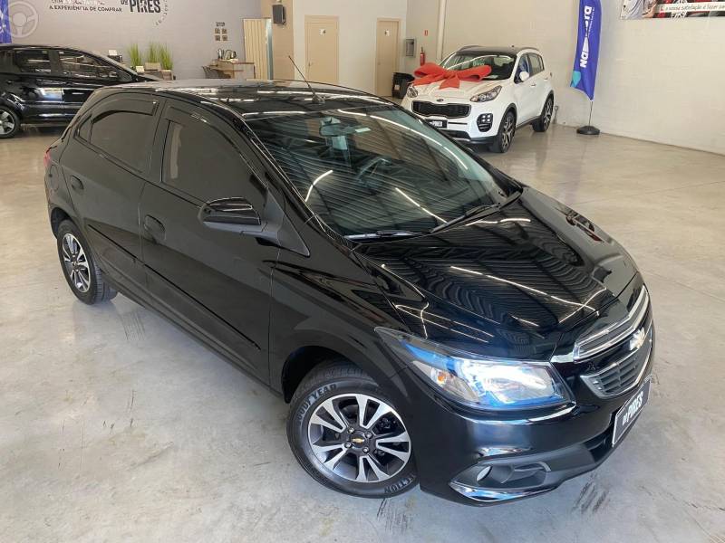 CHEVROLET - ONIX 1.4 MPFI LTZ 8V FLEX 4P MANUAL - 2016/2016 - PRETA - R$ 55.900,00