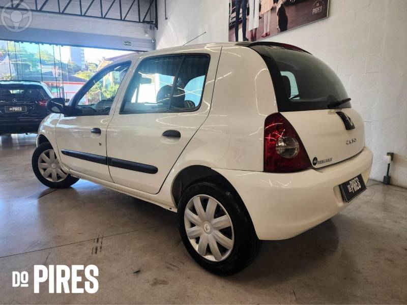 RENAULT - CLIO 1.0 16V FLEX 4P MANUAL - 2012/2012 - BRANCA - R$ 28.900,00