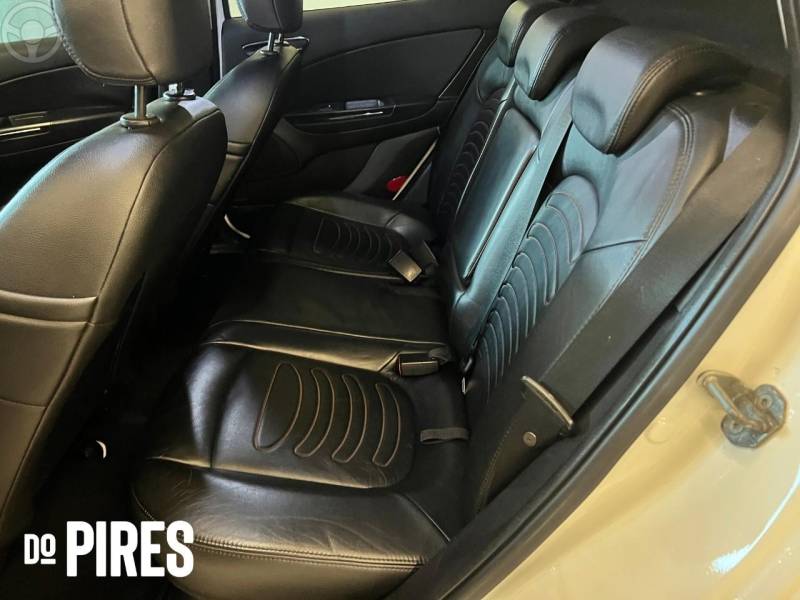 FIAT - BRAVO 1.8 ABSOLUTE 16V FLEX 4P AUTOMATIZADO - 2011/2012 - BRANCA - R$ 34.900,00