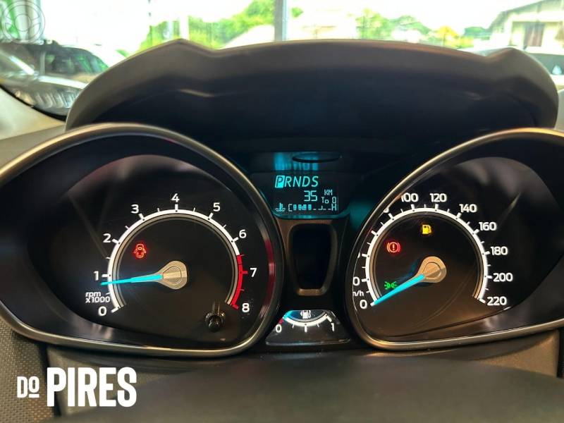 FORD - FIESTA 1.6 TITANIUM HATCH 16V FLEX 4P AUTOMÁTICO - 2018/2018 - BRANCA - R$ 61.900,00