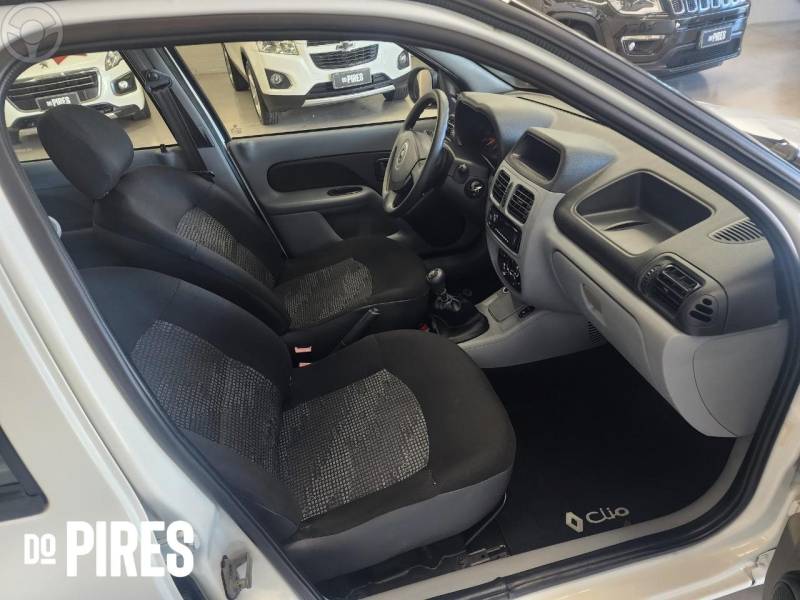 RENAULT - CLIO 1.0 16V FLEX 4P MANUAL - 2012/2012 - BRANCA - R$ 28.900,00