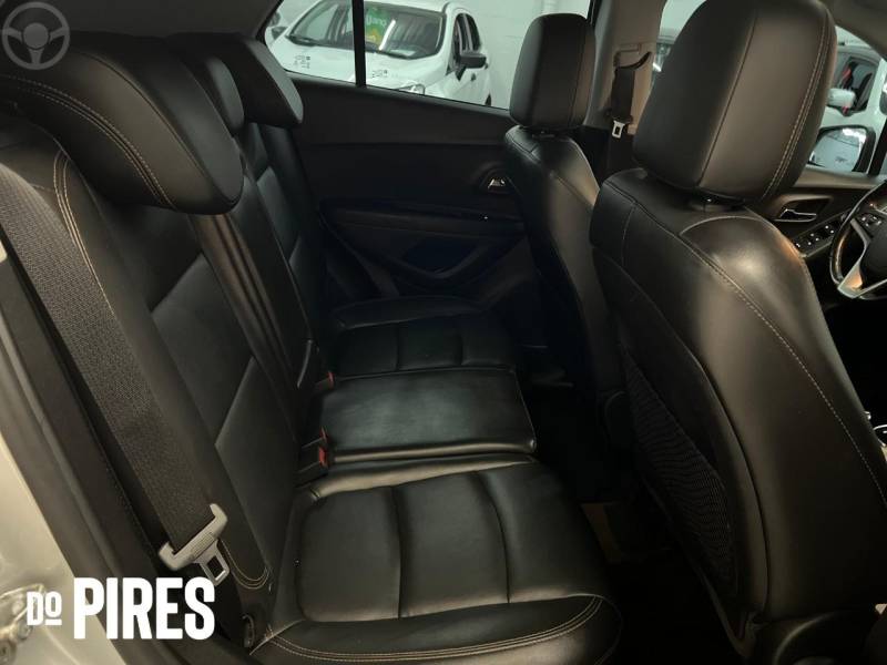 CHEVROLET - TRACKER 1.4 16V PREMIER TURBO FLEX 4P AUTOMÁTICO - 2018/2019 - PRATA - R$ 91.900,00