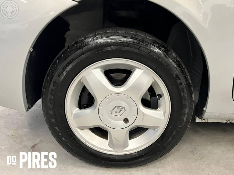 RENAULT - CLIO 1.6 PRIVILÉGE SEDAN 16V 4P MANUAL - 2008/2009 - PRATA - R$ 29.900,00