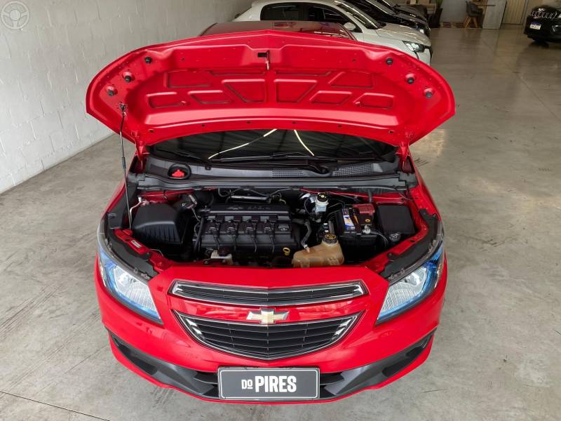 CHEVROLET - PRISMA 1.4 MPFI LT 8V FLEX 4P MANUAL - 2015/2015 - VERMELHA - R$ 52.900,00
