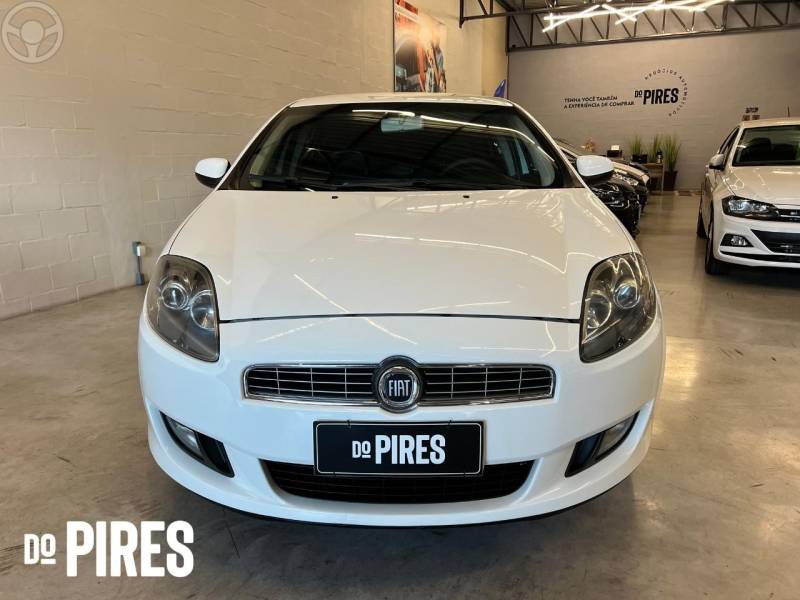FIAT - BRAVO 1.8 ABSOLUTE 16V FLEX 4P AUTOMATIZADO - 2011/2012 - BRANCA - R$ 34.900,00