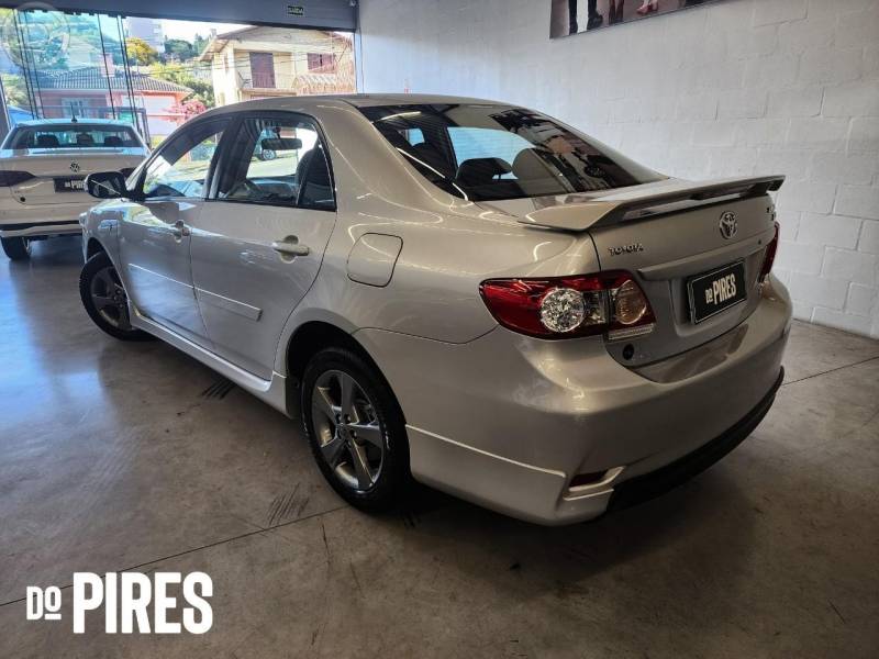 TOYOTA - COROLLA 2.0 XRS 16V FLEX 4P AUTOMÁTICO - 2013/2014 - PRATA - R$ 75.900,00