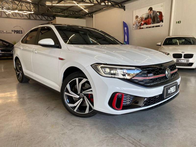 VOLKSWAGEN - JETTA 2.0 16V TSI GLI 350 4P AUTOMÁTICO - 2023/2023 - BRANCA - R$ 200.900,00