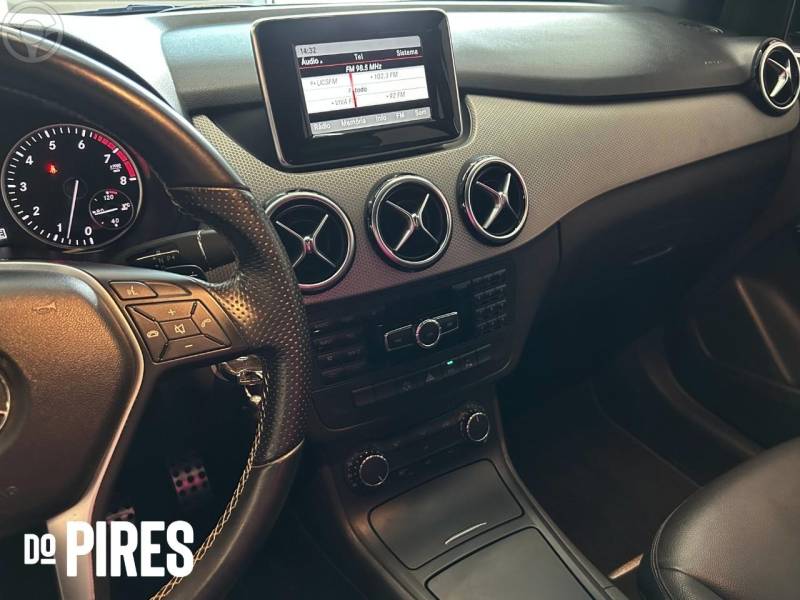 MERCEDES-BENZ - B 200 1.6 TURBO 4P AUTOMÁTICO - 2012/2013 - PRATA - R$ 67.900,00
