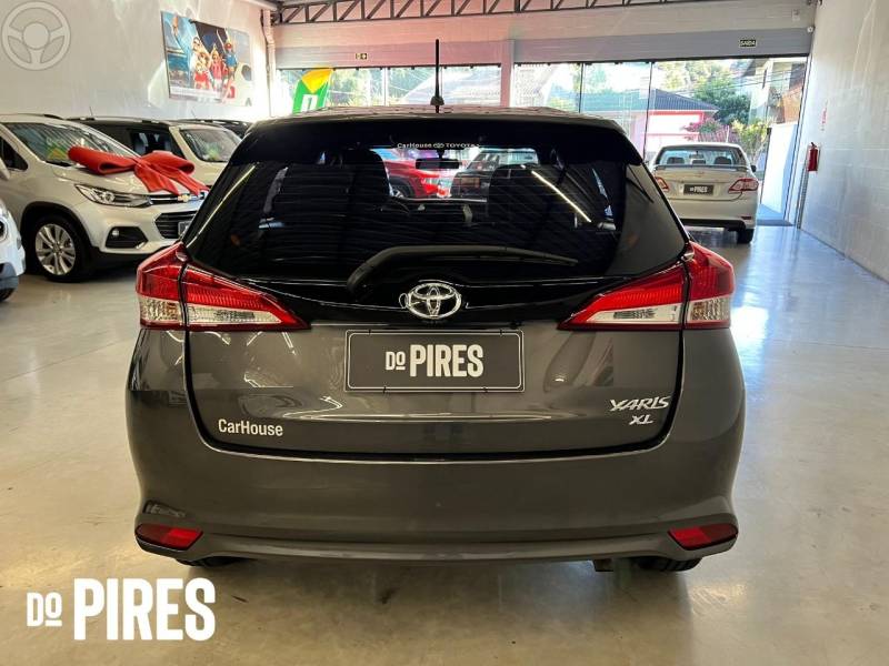 TOYOTA - YARIS 1.5 16V XL PLUS TECH FLEX AUTOMÁTICO - 2021/2022 - CINZA - R$ 84.900,00