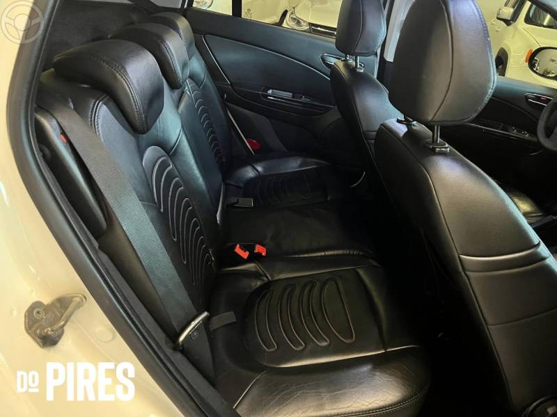 FIAT - BRAVO 1.8 ABSOLUTE 16V FLEX 4P AUTOMATIZADO - 2011/2012 - BRANCA - R$ 34.900,00