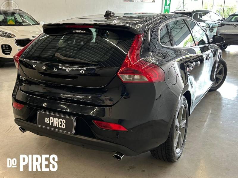 VOLVO - V40 2.0 T4 DYNAMIC TURBO 4P AUTOMÁTICO - 2013/2014 - PRETA - R$ 69.900,00