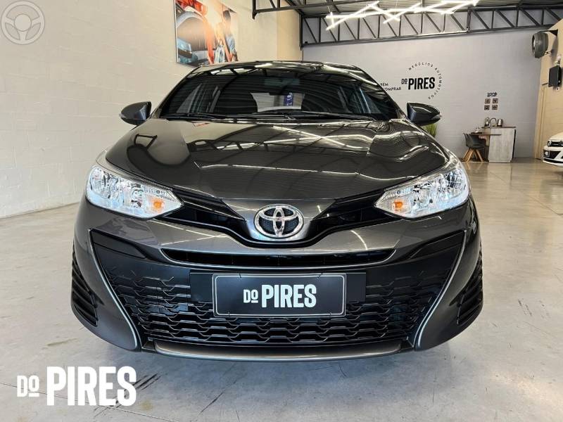 TOYOTA - YARIS 1.5 16V XL PLUS TECH FLEX AUTOMÁTICO - 2021/2022 - CINZA - R$ 84.900,00