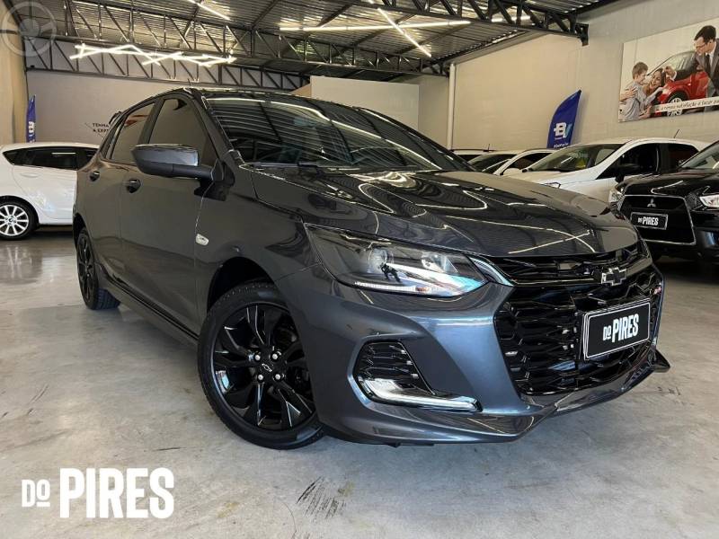 CHEVROLET - ONIX 1.0 HATCH RS 12V TURBO 4P AUTOMÁTICO - 2023/2024 - CINZA - R$ 96.900,00