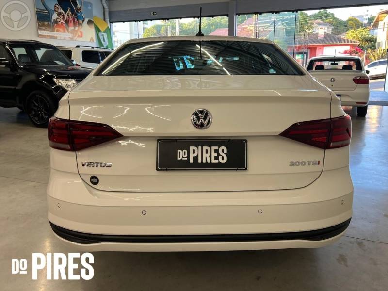 VOLKSWAGEN - VIRTUS 1.0 200 TSI COMFORTLINE AUTOMÁTICO - 2022/2022 - BRANCA - R$ 88.900,00