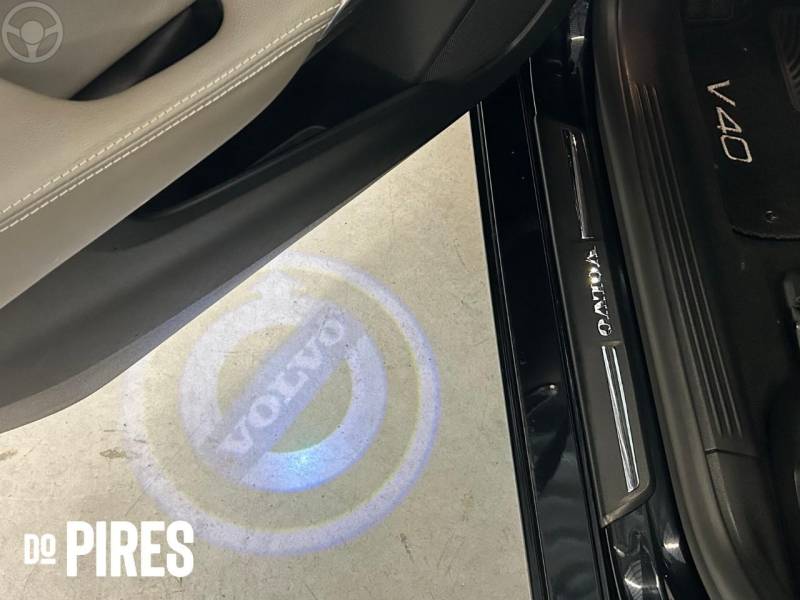 VOLVO - V40 2.0 T4 DYNAMIC TURBO 4P AUTOMÁTICO - 2013/2014 - PRETA - R$ 69.900,00