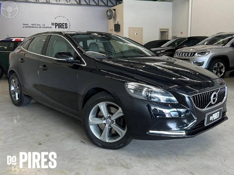 VOLVO - V40 2.0 T4 DYNAMIC TURBO 4P AUTOMÁTICO - 2013/2014 - PRETA - R$ 69.900,00