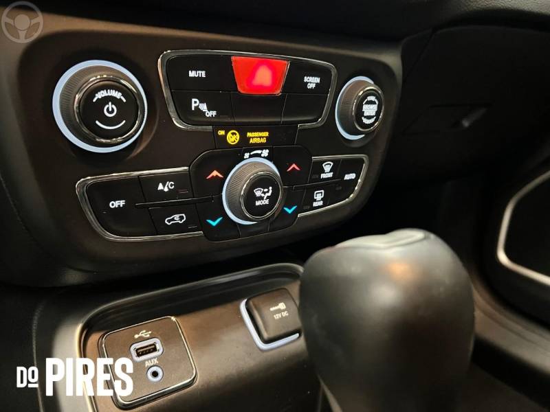 JEEP - COMPASS 2.0 16V FLEX LONGITUDE AUTOMÁTICO - 2018/2019 - PRATA - R$ 96.900,00
