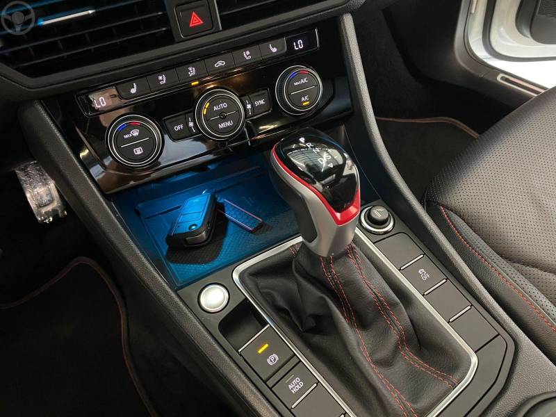 VOLKSWAGEN - JETTA 2.0 16V TSI GLI 350 4P AUTOMÁTICO - 2023/2023 - BRANCA - R$ 200.900,00