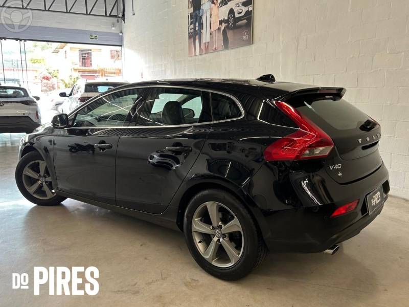 VOLVO - V40 2.0 T4 DYNAMIC TURBO 4P AUTOMÁTICO - 2013/2014 - PRETA - R$ 69.900,00