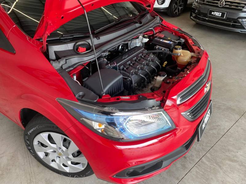 CHEVROLET - PRISMA 1.4 MPFI LT 8V FLEX 4P MANUAL - 2015/2015 - VERMELHA - R$ 52.900,00