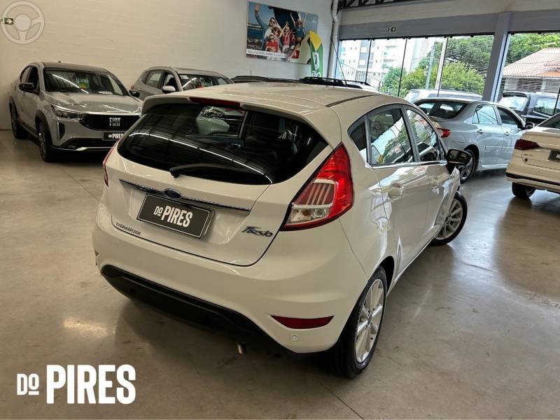 FORD - FIESTA 1.6 TITANIUM HATCH 16V FLEX 4P AUTOMÁTICO - 2018/2018 - BRANCA - R$ 63.900,00