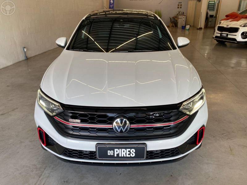 VOLKSWAGEN - JETTA 2.0 16V TSI GLI 350 4P AUTOMÁTICO - 2023/2023 - BRANCA - R$ 200.900,00
