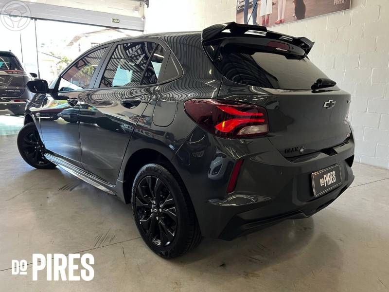 CHEVROLET - ONIX 1.0 HATCH RS 12V TURBO 4P AUTOMÁTICO - 2023/2024 - CINZA - R$ 96.900,00