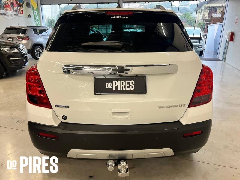 CHEVROLET - TRACKER 1.8 MPFI LTZ 4X2 16V FLEX 4P AUTOMÁTICO - 2014/2015 - BRANCA - R$ 72.900,00