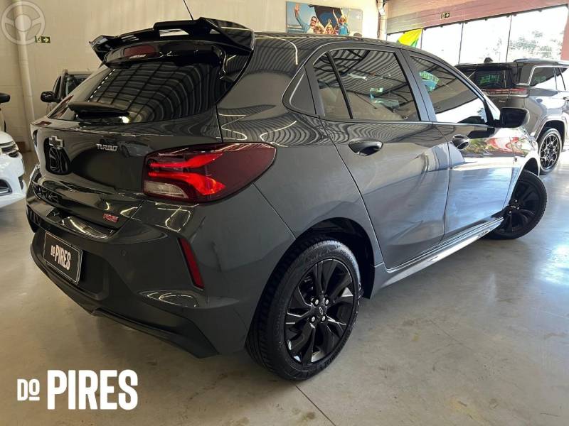 CHEVROLET - ONIX 1.0 HATCH RS 12V TURBO 4P AUTOMÁTICO - 2023/2024 - CINZA - R$ 96.900,00