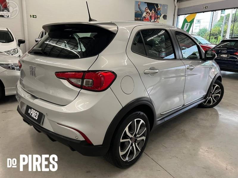 FIAT - ARGO 1.8 E.TORQ FLEX HGT AT6 - 2019/2019 - PRATA - R$ 72.900,00