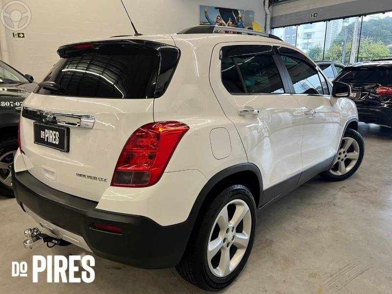 CHEVROLET - TRACKER 1.8 MPFI LTZ 4X2 16V FLEX 4P AUTOMÁTICO - 2014/2015 - BRANCA - R$ 72.900,00